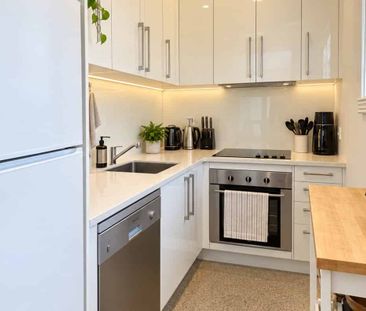 Renovated Studio Apartment in Devonport - Photo 2