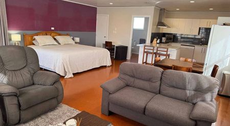 Large Private Studio Flat - Photo 2