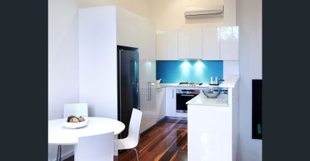 Unique and Light-Filled Apartment! - Photo 4