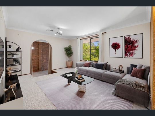 A Comfortable Family Home in a Peaceful Winmalee Setting - Photo 1