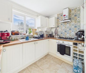 2 bedroom Maisonette to rent - Photo 4