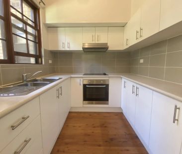 3 BEDROOM TOWNHOUSE - Photo 1