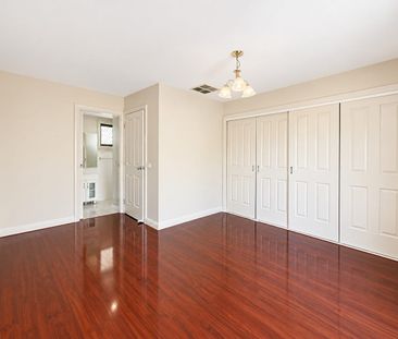 Stylish 3-Bedroom Townhouse in Doncaster East - Photo 1