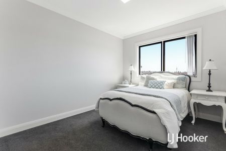 Stunning 3 Bedroom Home - Great Location! - Photo 2