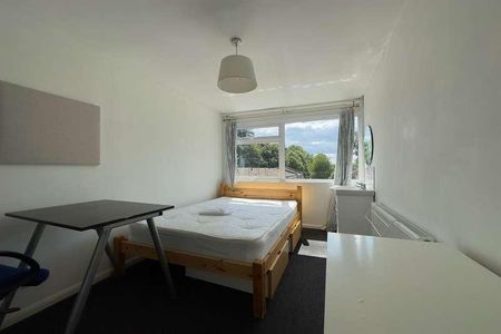 Sparkford Close, SO22 - Photo 4