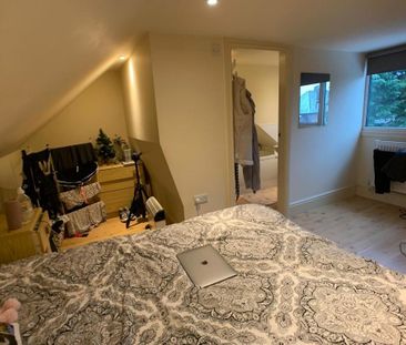 Crombie Avenue, Burton Stone Lane - P10465 - Photo 4