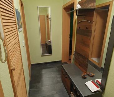 2-Raum-Wohnung // Dachgeschoss // Teilmöbliert - Foto 1