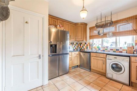 4 bedroom detached house to rent - Photo 5