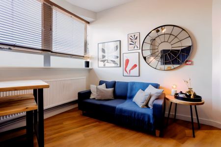 4 Bedroom 1 Bathroom - Flat 11 - Photo 3