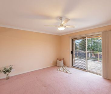 Spacious 4-Bed Coastal Townhouse | Long Jetty - Photo 4
