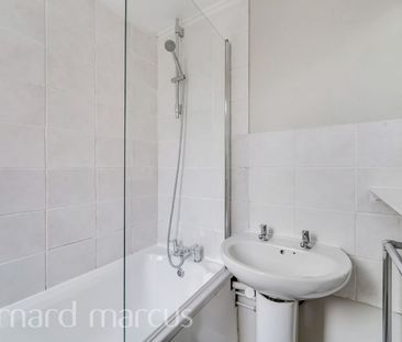 St Benets Grove, Carshalton - Photo 5