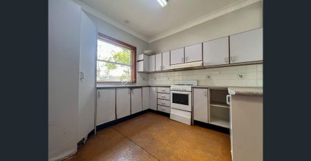 SPACIOUS 2 BEDDER - DIVIDED HOME - Photo 5