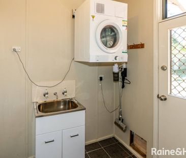 EASY LIVING IN MOUNT AUSTIN - Photo 6