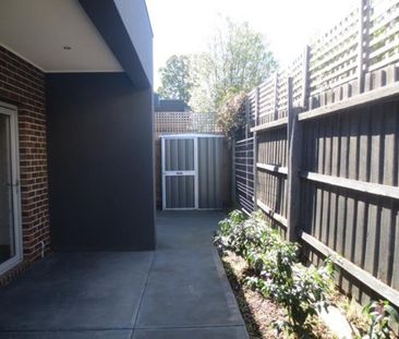 2/34 Waiora Road, Rosanna - Photo 2