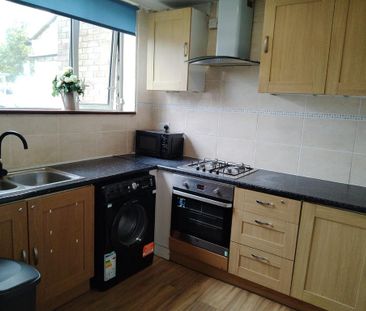 3 bedroom end of terrace house to rent - Photo 5