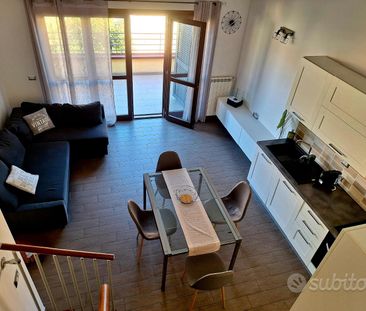 Elegante Loft di 55 mq su Due Livelli con Terrazza - Photo 1