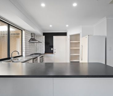 Lovely 4 x 2 in Baldivis - Photo 2