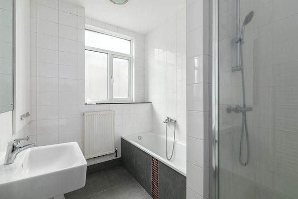 Bedsit to rent - Photo 1