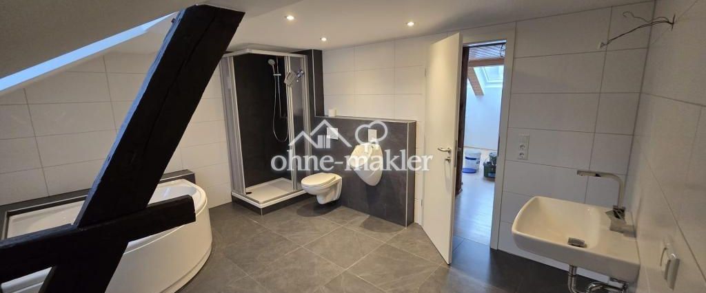 NEU sanierte 3-Raum Wohnung mit neuer Einbauküche im Stadtzentrum von Treuen - Photo 1