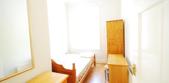 3 bedroom apartment to rent - Photo 2