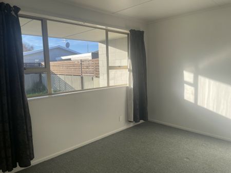 North Street Convenience - Photo 5