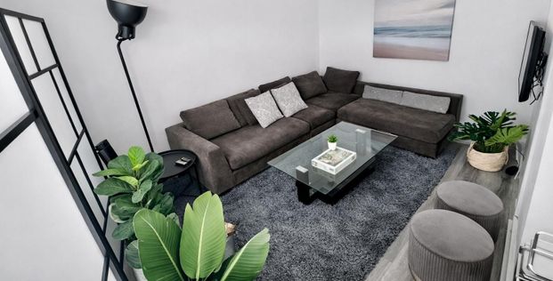 For Lease - 206 Bathurst Street Unit# Upper, Toronto, Ontario - Photo 1