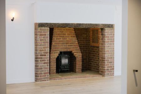 6 bedroom detached house to rent - Photo 5