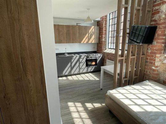 Studio to rent - Photo 1