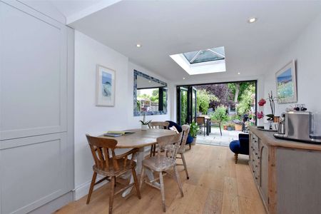 A Grade II period cottage in the heart of Henley close to the River Thames - Photo 4