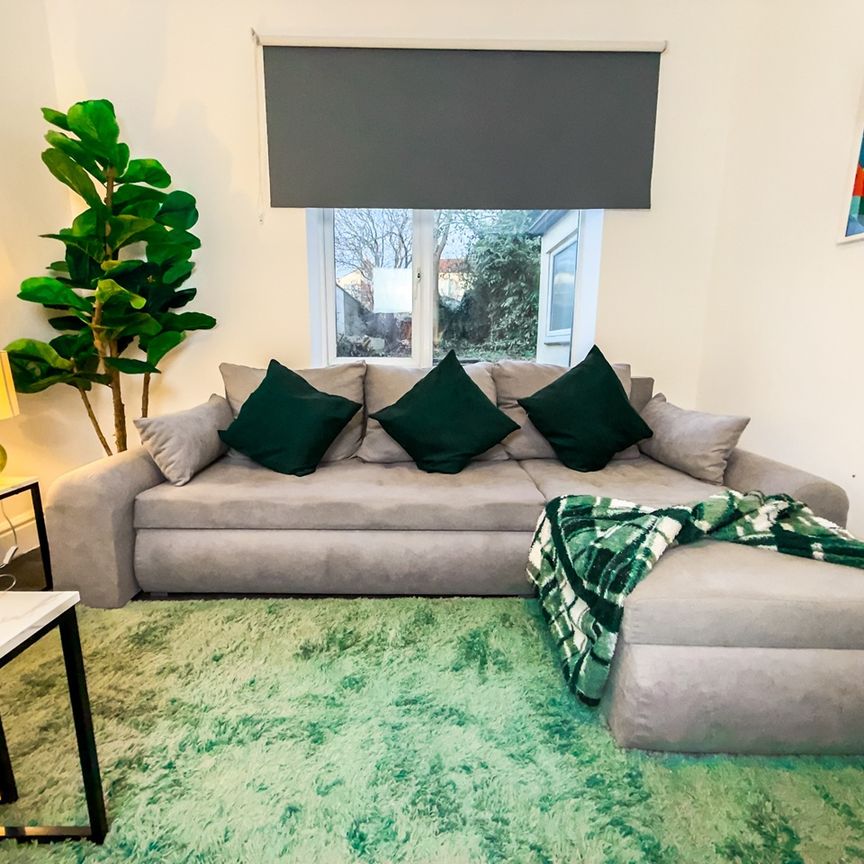 4 Bed Semi-Detached House, Ridgeway Parade, BS5 - Photo 1