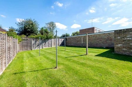 Davos Close, Woking, GU22 - Photo 3