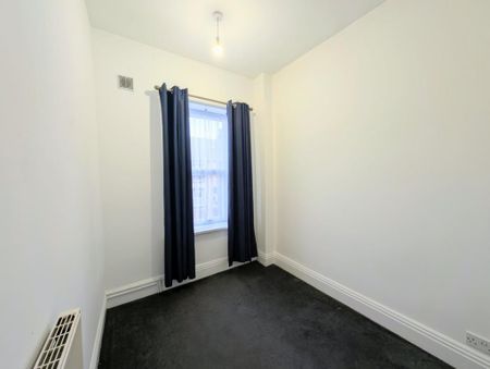 2 bedroom end of terrace house to rent - Photo 2
