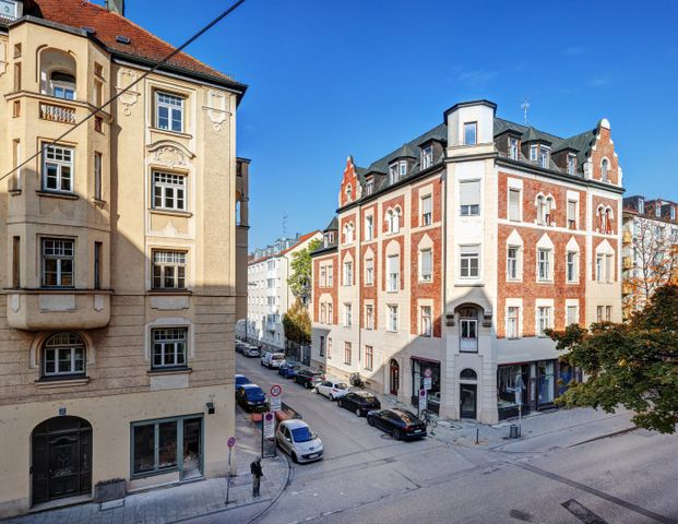 Temporary living in top location in the university district - Photo 1