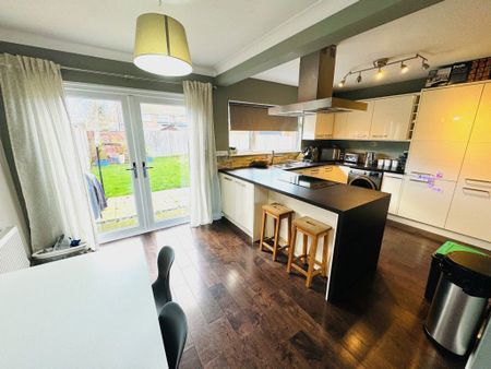 13, Ernest Close, - Photo 4