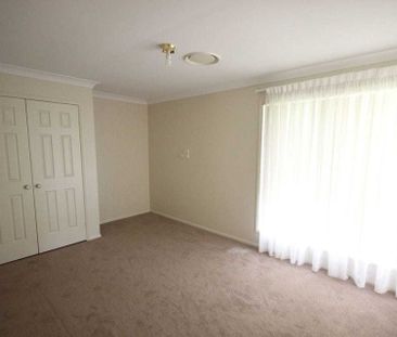 Large family home in Great Location - Photo 4