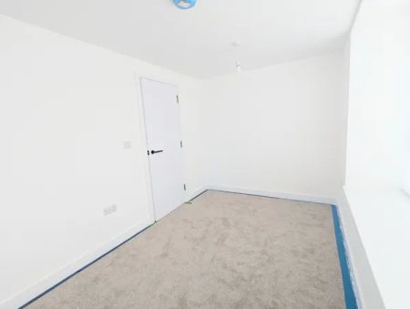 Spinney Road, Irthlingborough, NN9 - Photo 4