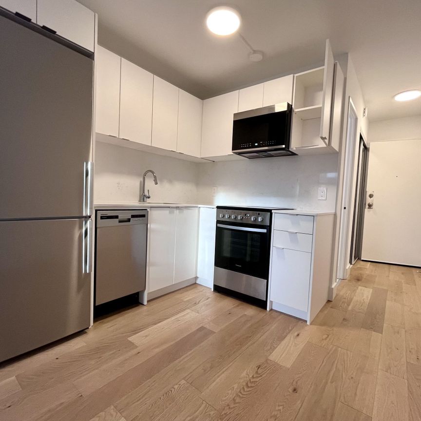 798 Richmond Street West - Photo 1