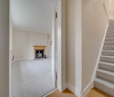 Price £999 pcm - Available 01/12/2025 - Unfurnished - Photo 2