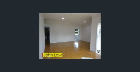 Beautiful Space Home, 700 meter to Cabramatta Station & 3 bedroom with Split Air Condition - Photo 3