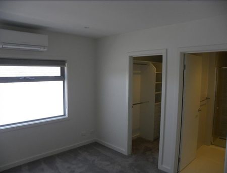 MODERN HOME! - Photo 3