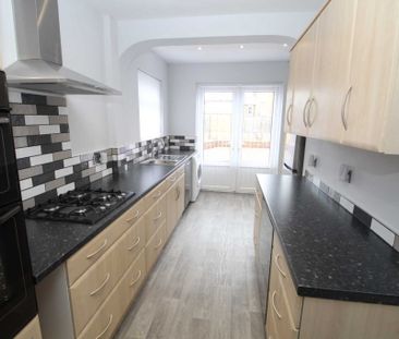 3 bed Semi Detached for rent - Photo 5