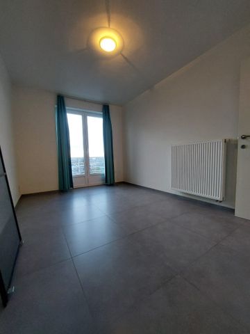 Lichtrijk appartement met uniek uitzicht in Ieper - Photo 3