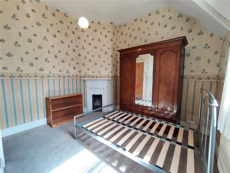 5 bedroom detached house to rent - Photo 2