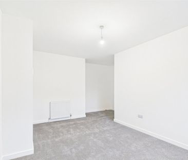 3 bedroom maisonette to rent - Photo 2