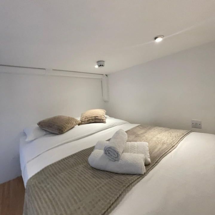 Studio Flat, Penywern Road, SW5 - Photo 1