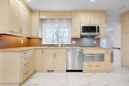 For Lease - 24 Laureleaf Road, Markham, Ontario - Photo 2