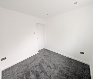 3 bedroom end of terrace house to rent - Photo 2