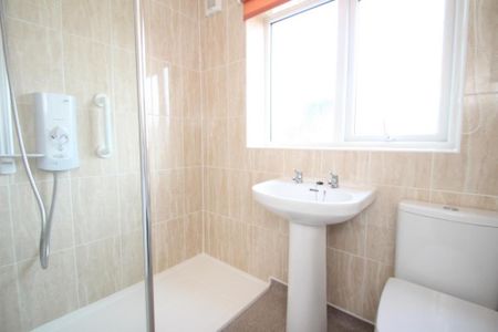 2 bedroom semi-detached house to rent - Photo 4