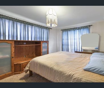 4-Bedroom Family Home in St Andrews, NSW 2566 - Photo 6