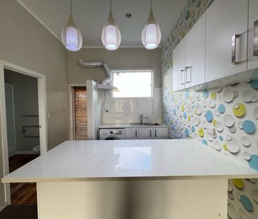 Glamorgan house with garden and view - Photo 1